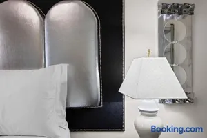 Image of Chic & Cozy Room, Unique Design, Shared Amenities Near CofI and Lake Lowell