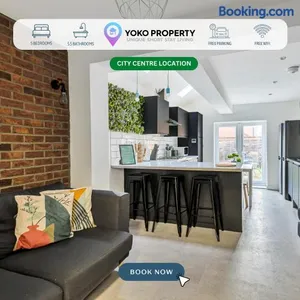 Image of Stylish 5 Bedroom 5 Bathroom House Sleeps 10 with Garden, Smart TV and Free Parking by Yoko Property