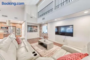 Image of Fig Garden 4BR House W Pool