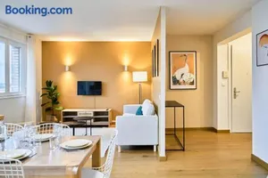 Image of 3-bedroom apartment near the metro with parking