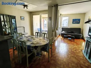 Image of Spacieux T3 au Centre Port, Résidence avec Piscine, Cap d'Agde - FR-1-607-10