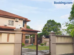 Image of Airport Garden Stay #corner hoise 5 rooms #free wifi #parking #tv chanel