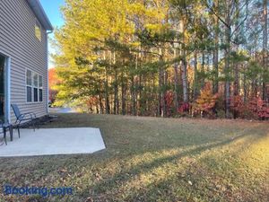 Image of 3-Bedroom Home Near Six Flags Park in Austell