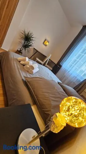 Image of City Center Comfort - Cozy, Fully Equipped 3-Room Apartment Near Main Station