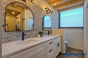 Image of Downtown Clayton Charm Unit 2