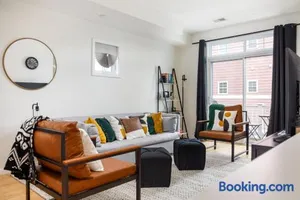 Image of Midtown Modern - urban condo walkable to bars and beach