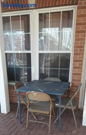 Image of Exquisite 1 Bedroom, 1 Full Bath Apartment