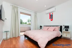 Image of Modern Cozy Retreat-4Bedroom, Full Kitchen, Coffee Machine, Cot, Pets allowed-Fully Fenced,FreeWifi, Netflix, 2TV