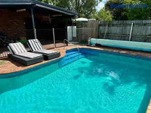 Image of Comfy Logan - Shared bathrooms - Individual Room with a Queenbed- WiFi AC Netflix