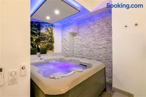 Image of Relax Spa, avec jacuzzi à Dijon