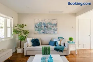 Image of Sunny House with Hot tub near Stanford