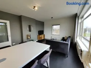 Image of k50159 Spacious and modern apartment near the city center, free parking