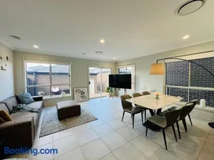 Image of JC House - 4 Br, AC & Wi-Fi Close Coles & Train