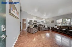 Image of Pet Friendly Near Airport 25Mi to Downtown CHI