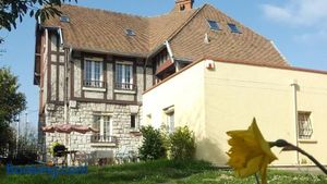 Image of Apakabar Homestay, Gîte 6 personnes, proche gare Melun, parking privé