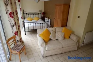 Image of Colchester Sunny Apartment with Pool and EV Car Point