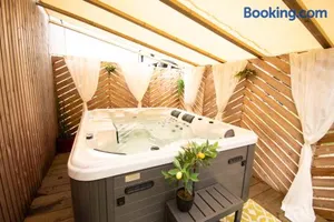 Image of Studio les 2 fées - Brocéliande - Jacuzzi couvert