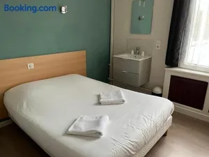 Image of Hotel Aux Bons Amis