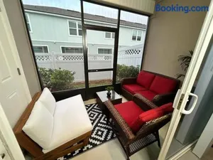 Image of Luxurious family-friendly home in Oakleaf