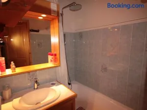 Image of Les Saisies - Beau 2 pièces cabine, 6 pers., balcon, TV, piscine, parking - FR-1-293-253