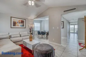 Image of The Hummingbird Sunset Home, West Side