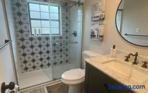 Image of Relaxed Lake Front Cottage 2 Bedrooms Sleeps 6 Pet Friendly