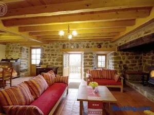 Image of Charmant Gîte avec Terrasse, Cheminée et Jardin, à Proximité des Bois, Animaux Acceptés - FR-1-496-205
