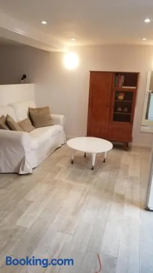 Image of STUDIO indépendant, proche hôpitaux Est