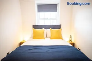 Image of Deluxe Modern 1&2 Bed Apartments Near Brighton Beach & Station