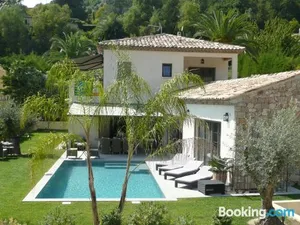Image of Etoile De Saint Paul