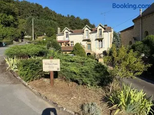 Image of la maison d'Emilia verdure et murmure de l'eau