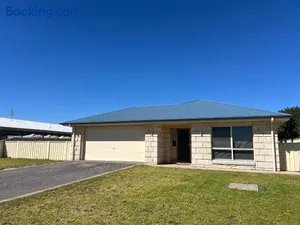 Image of Dean's on McQueen - Pet Friendly Outside