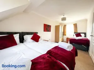 Image of 4 Bedroom house for Contractors,family,free parking,study,internet in ipswich