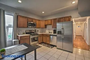 Image of Astonishing 4BR Bright *Apt with modern amenities!