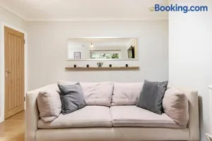 Image of One bedroom central Slough with parking