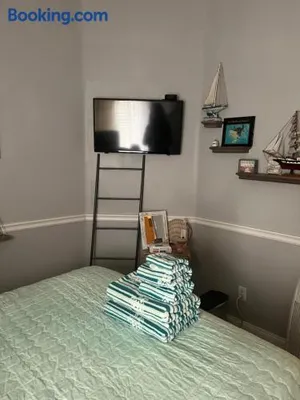 Image of Short or Long Term Private Room with Amenities