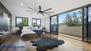 Image of Riptides Booker Bay -Waterfront apartment, walk to shops & cafes