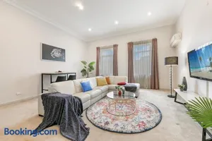 Image of KOZYGURU LEICHHARDT COZY HOLIDAY 3 BED HOME + FREE PARKING-NLE367