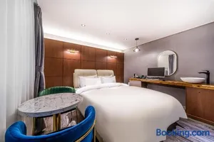 Image of Hotel Band