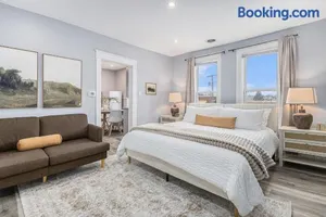 Image of Studio Updated 1 Block to Downtown & Mins to Beach