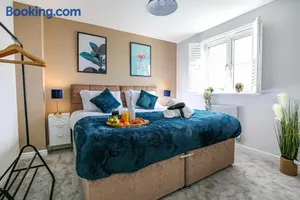 Image of Luxury House - Sleeps 12 - Smart TVs, Fast Wifi, Garden and Free Parking by Yoko Property