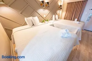 Image of Renovated High-Level,Direct Oceanfront,Nice Suite!