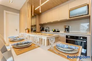 Image of Luxuoso Apt Batel - 4 Minutos do Shopping Pátio Batel c/ Garagem, Piscina, Sauna e Academia