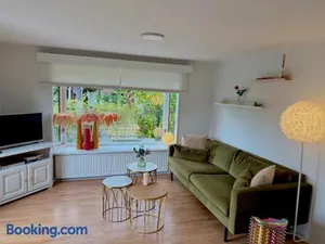 Image of Gezellig chalet met 2 slaapkamers en zicht op het water