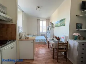 Image of Studio lumineux à Cambo-les-Bains, proche thermes, coin nuit, kitchenette, internet, animaux acceptés - FR-1-495-10