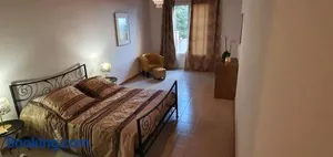Image of CHEZ ISABELLE