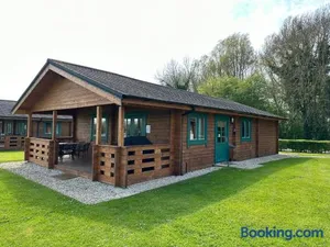 Image of Kingfisher Lodge, Lake Pochard