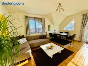 Image of Superior-Apartment mit Pool und Seezugang