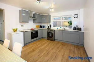 Image of LITTLE COTO Fully Equipped South West Home By StayStaycations