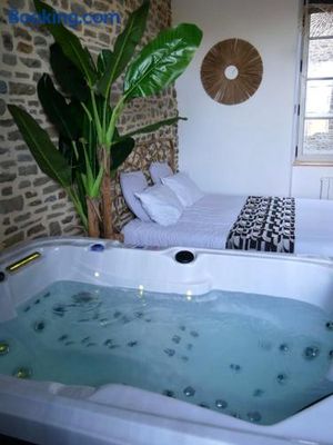 Image of Profitez d'une douce nuit avec jacuzzi